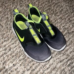 Nike unisex-child Flex Runner